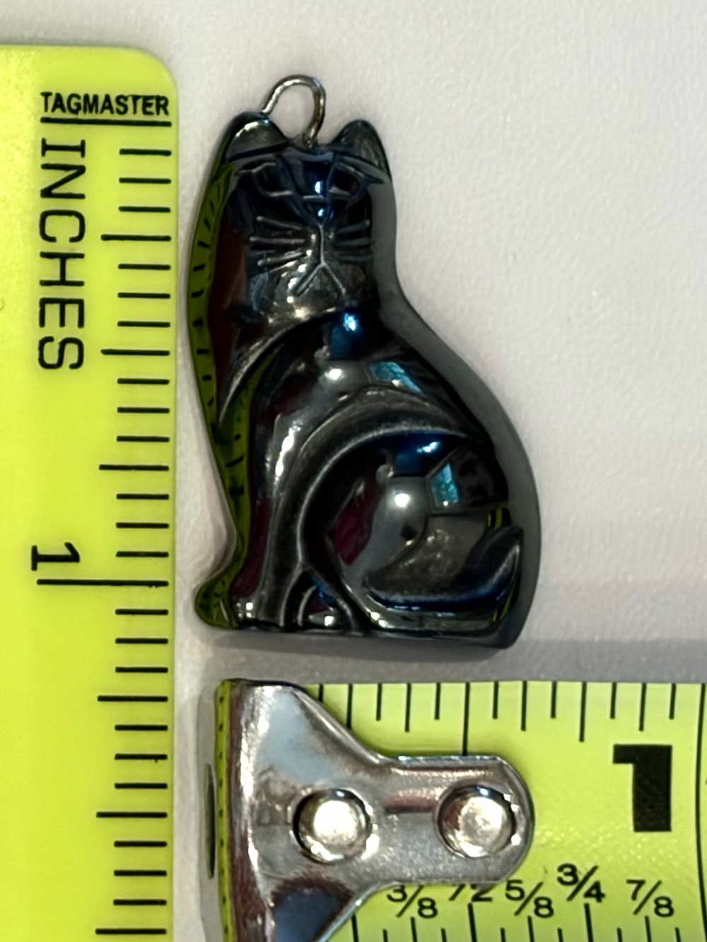 😻 Egyptian Hematite Cat Pendant - Picture 3 of 3